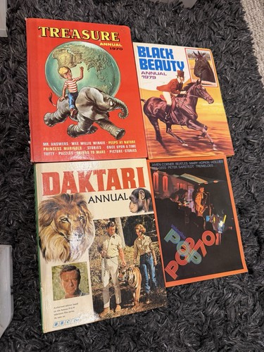 Vintage 1970s annual bundle - vintage,