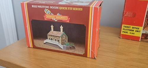 Hornby gauge 523 waiting - 00, r.523