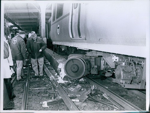 1970 fields corner station - fields,