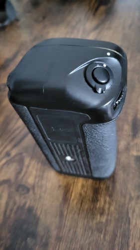Meike d7000 battery grip - meike,