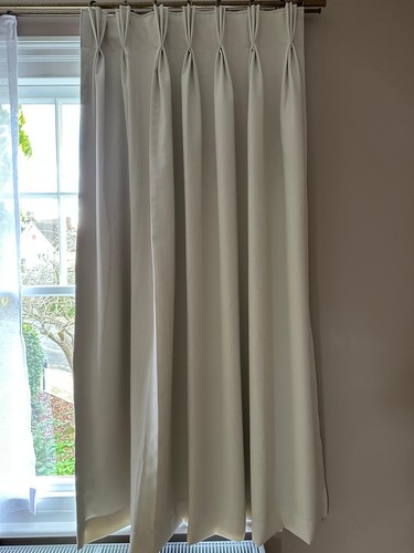 Pair pinch pleated - pinch,