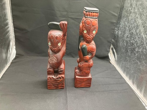 Pair large maori - of, tribal