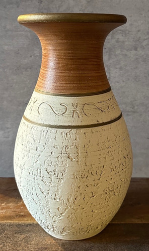Large studio pottery style - studio,