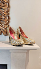 Striking Gold Sequin Shoes by Internacionale - Size 6 - but come up small