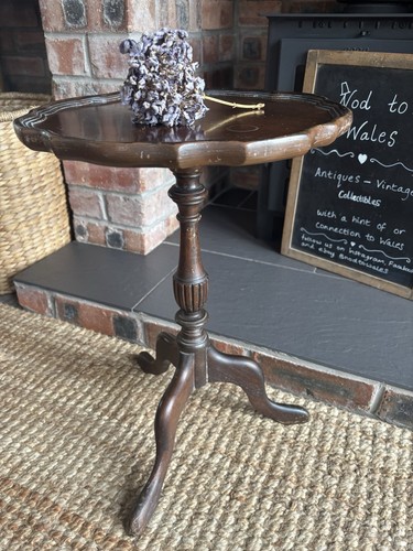 Vintage mahogany wine - wine, lamp