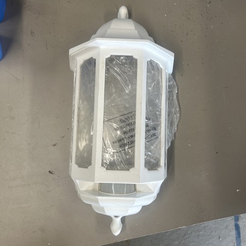 Half lantern with integral - lantern,