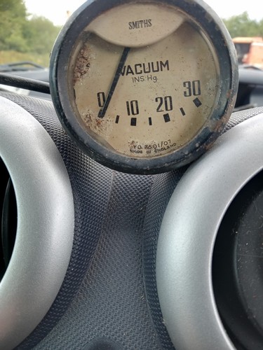 Smiths vacuum gauge white face - smiths,