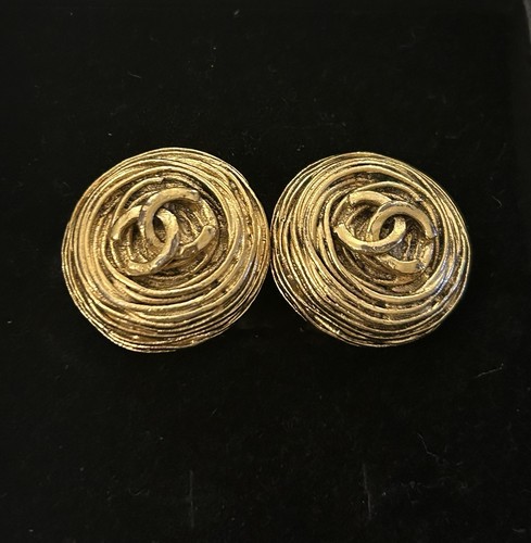 Chanel vintage preloved gold - vintage,