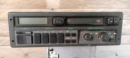 Ford radio cassette - sound, 2000