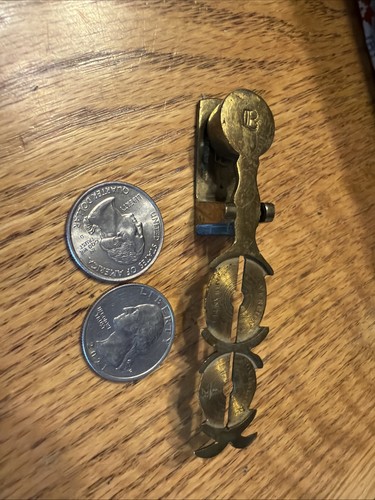 Brass sovereign coin scale - ,