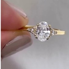 1.15 Carat Oval Cut 18K Yellow