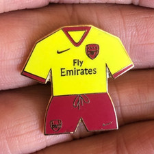 RARE OLD ARSENAL 'FLY EMIRATES' AWAY KIT ENAMEL PIN BADGE NO. 2