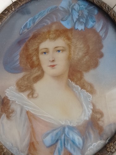 Exquisite antique miniature - exquisite,