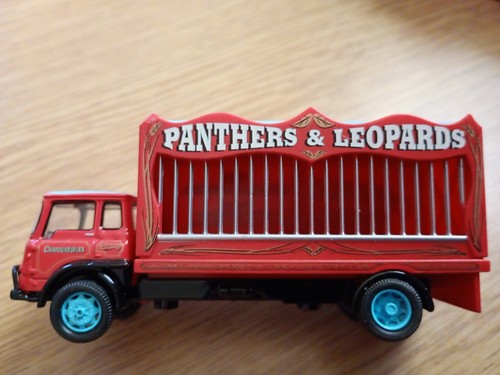 Oxford diecast chipperfields - diecast,