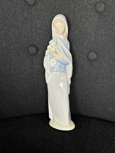 Vintage lladro girl with - vintage,