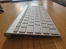 Apple Wireless Bluetooth Keyboard A1314 - White/Silver - QWERTY British Layout