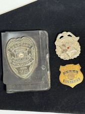 Vintage lot toy badges - vintage,