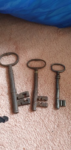 Old antique vintage keys - antique/vintage,