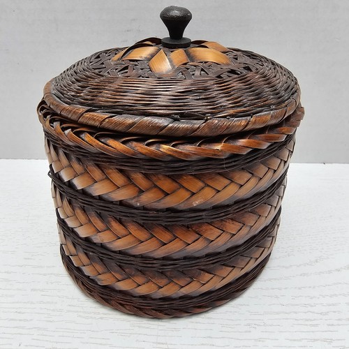 Vintage hand woven round - hand,