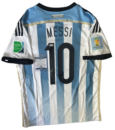 Lionel messi rare hand signed - rare,