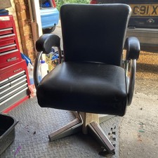 La reine Retro vintage hairdressing/barbers /backwash chair 1950s  TV film prop