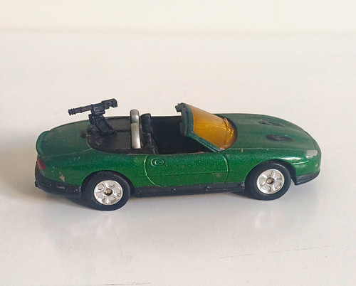 Corgi james bond jaguar - james,