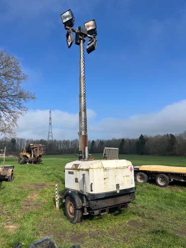 Lighting tower generator