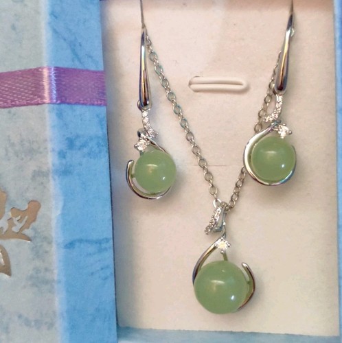 Green jade pendant - jade, necklace