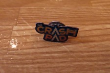 Thorpe Park Crash Pad Rare Staff Hotel Pin Badge Shark Hotel Badges Theme Park
