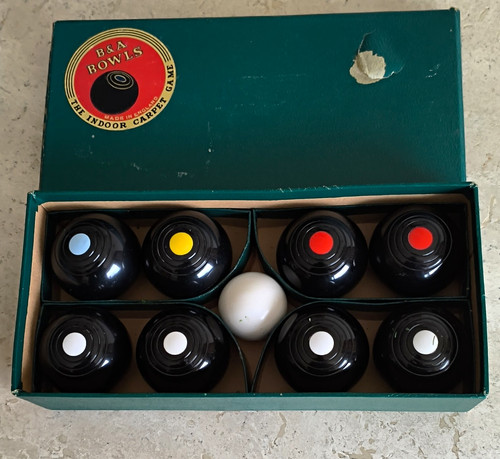 Carpet bowls indoor - b,
