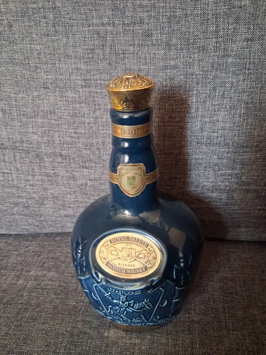 Blue wade pottery liquor - wade,