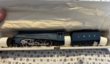 Wrenn OO Gauge W2212 Class A4 4-6-2 Model Train Sir Nigel Gresley, LNER Blue