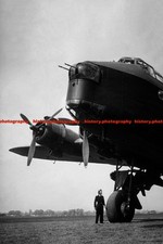 F008138 Short Stirling aircraft and female pilot 1940