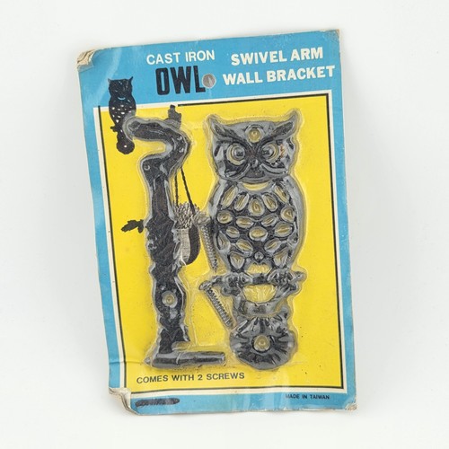 Cast iron owl swivel - iron, wall