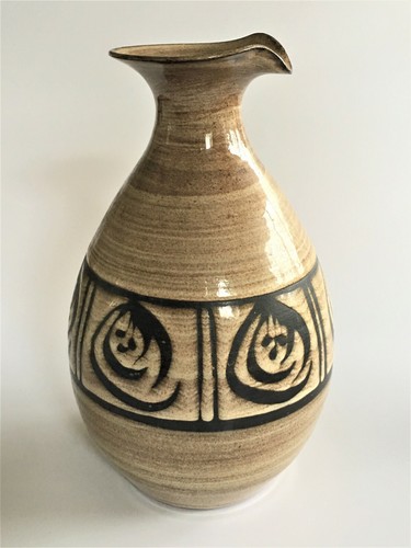 Wellhouse pottery water - pottery’,
