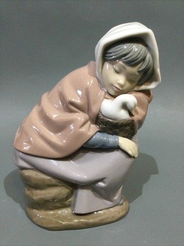 Nao lladro figure - by,