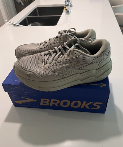 Men size brooks - 11.5,