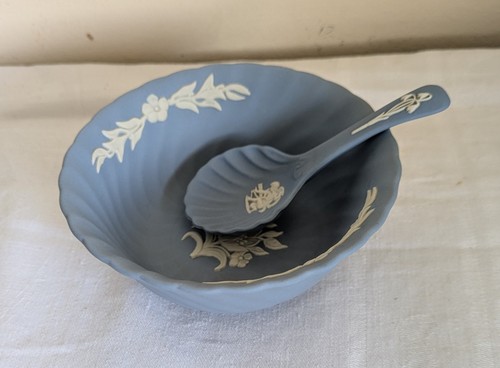 Wedgwood jasperware blue - wedgwood,