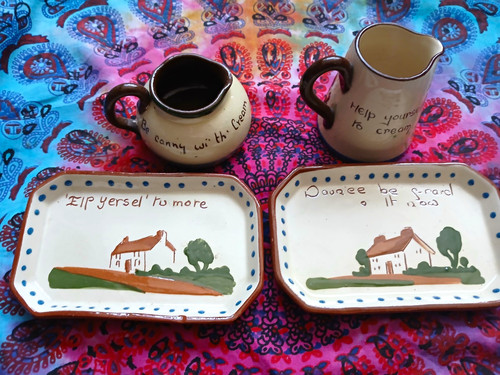 Motto ware jugs and - jugs, plates