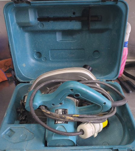 Makita 110v 5704r circular saw - 110v,