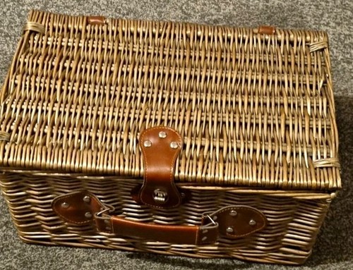 Luxury wicker picnic hamper - wicker,