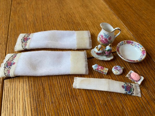 Vintage dolls house scale - dolls,