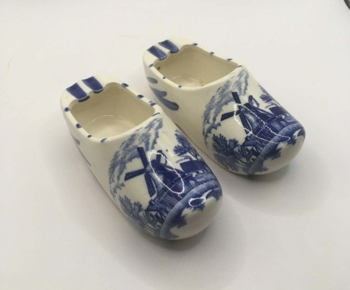 Delft ware clog ashtrays - ., 2