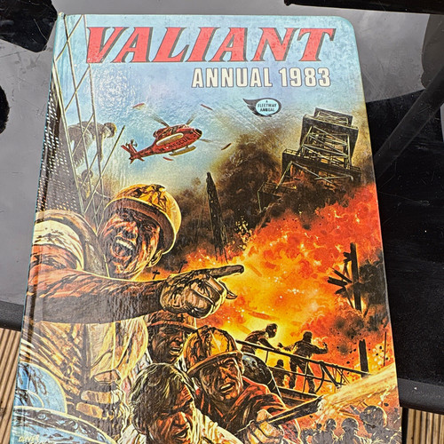 Valiant annual 1983 comic - valiant,