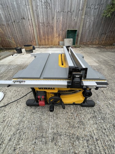 Dewalt dwe7485 table saw - table,