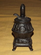 VINTAGE 4 1/2" HIGH CAST IRON OLD FASHIONED STOVE HEATER