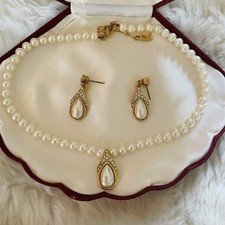 Vintage Rosita Simulated Pearl Necklace Pendant With Earrings in Original Case