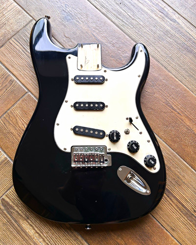 Squier stratocaster body with - squier,