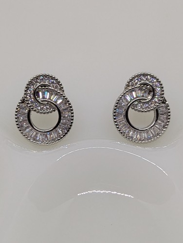 Modern pierced stud clear art - clear,