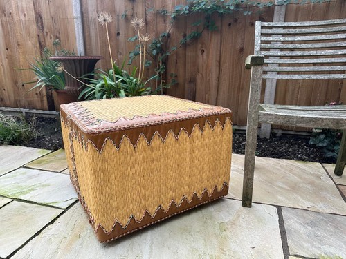 Pouf made raffia - a,